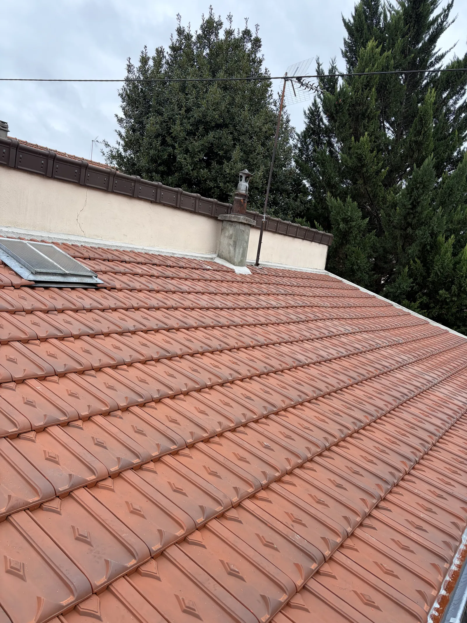 Réalisation : Toiture en tuiles neuves avec fenêtre de toit — Toiture tuile